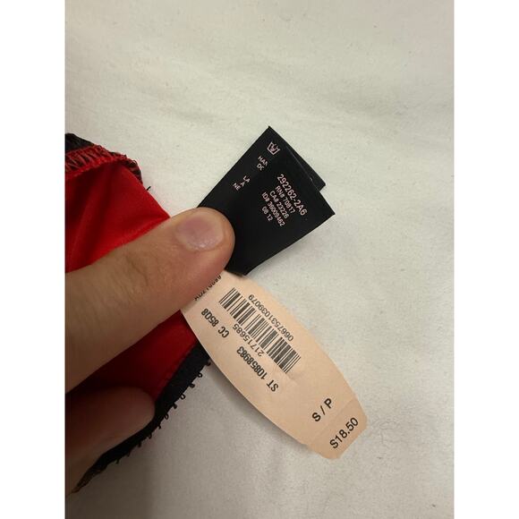 NWT Victoria’s Secret Low-Rise Cheekini Panty Red & Gold Lace Size S 2012 - Picture 3 of 3